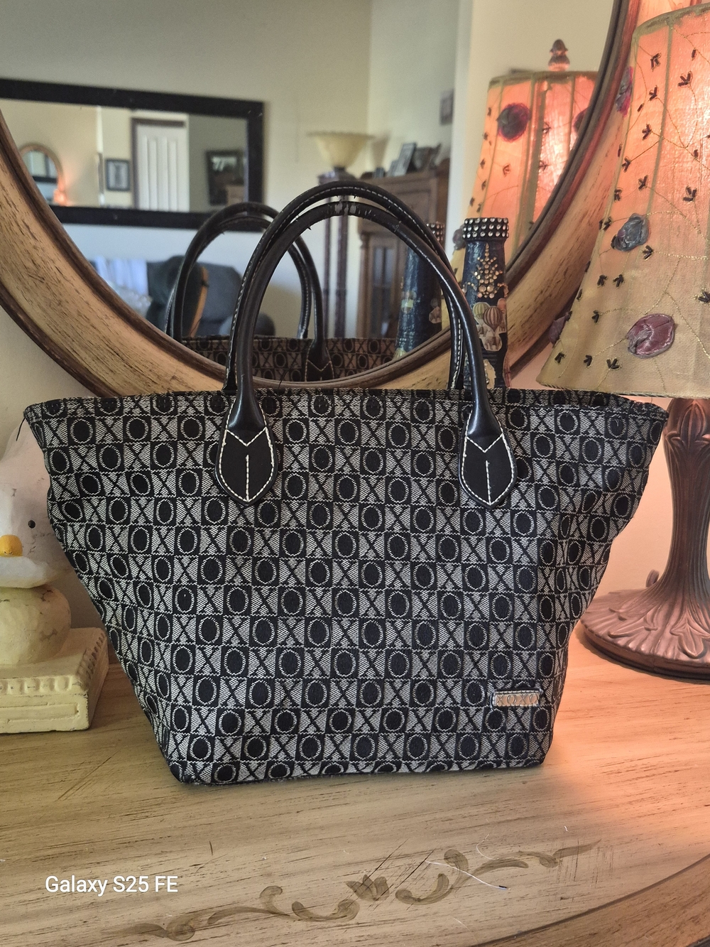 XOXO Y2K 2000s leather handle black and gray tote bag